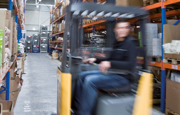 Erfahrene Logistikmitarbeiter für besten Service auch in der Logistik bei Autoteile Post