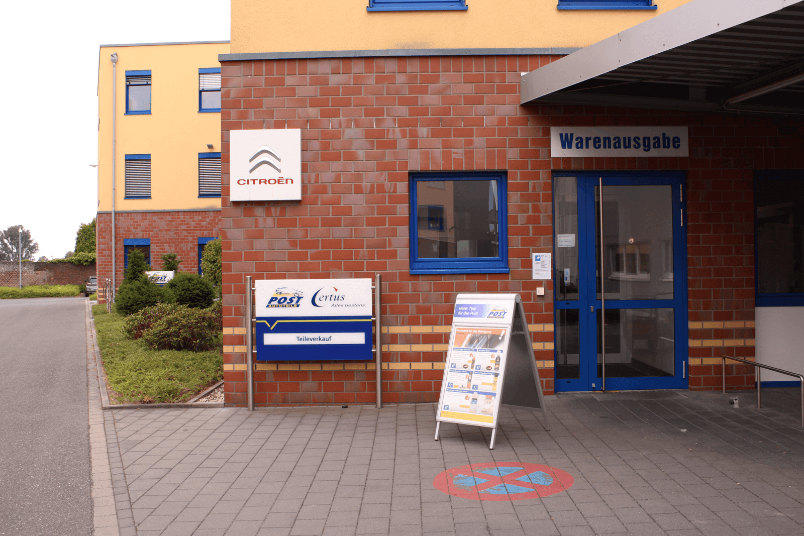 Eingang des Teileverkaufs